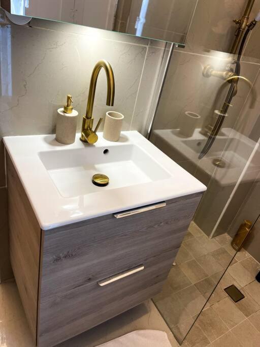 LimayRomantique Jacuzzi, Au Chateau A 30 Min De Parisアパートメント エクステリア 写真