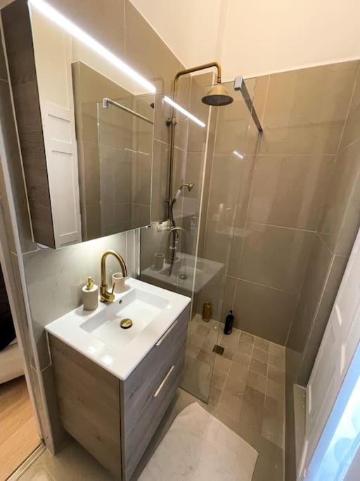 LimayRomantique Jacuzzi, Au Chateau A 30 Min De Parisアパートメント エクステリア 写真